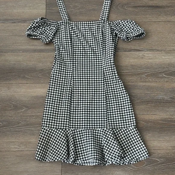 H&M Black and White Off the Shoulder Minidress - Picture 2 of 4